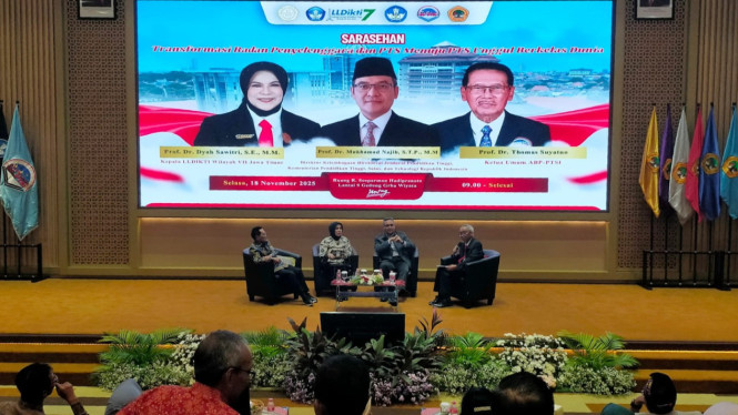 Sarasehan tentang perguruan tinggi swasta di Untag Surabaya.