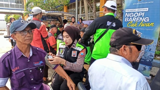 Tes Kesehatan Gratis Supir Bus di Bungurasih.