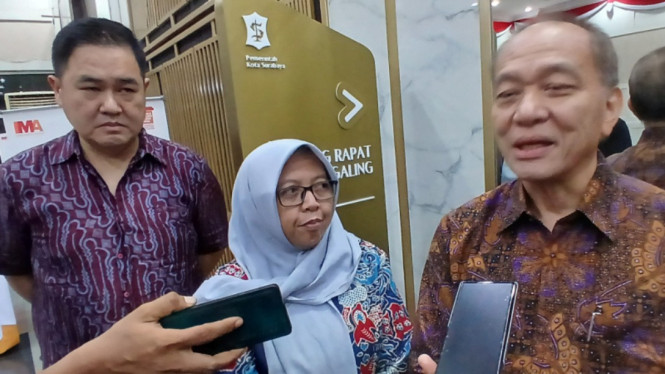 Dari kiri : Yusuf Wiharto, Febrina Kusumawati dan Suparno Djasmin