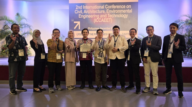 Delegasi Untag Surabaya di forum ICCAEET.