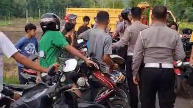Puluhan kendaraan balap liar diamankan polisi.