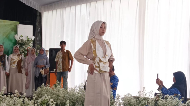 Fashion Show Baju Ecoprint di Trenggalek.