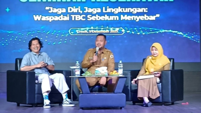 Bupati Gresik Fandi Akhmad Yani dalam seminar kesehatan.