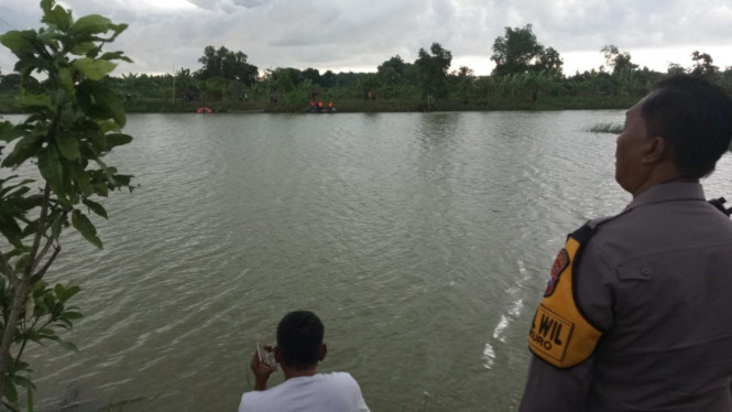 Pencarian korban tenggelam.
