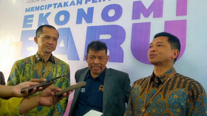 Menteri Transmigrasi Muhammad Iftitah Sulaiman di ITS Surabaya.