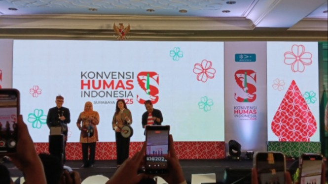 Pembukaan Konvensi Humas Indonesia 2025 di Surabaya.