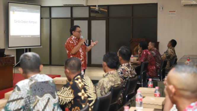 Pembekalan petugas parkir Untag Surabaya.