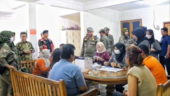 Razia Besar jelang akhir tahun Tim Gabungan BNN di Kosan Sidoarjo.