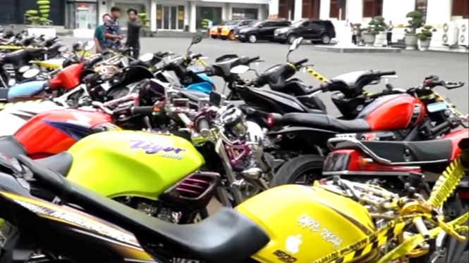 Ratusan motor balap liar
