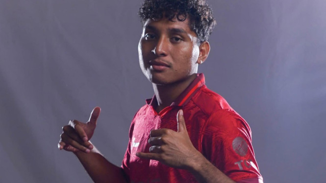 Jersey baru Arema FC, merah menyala tapi elegan.