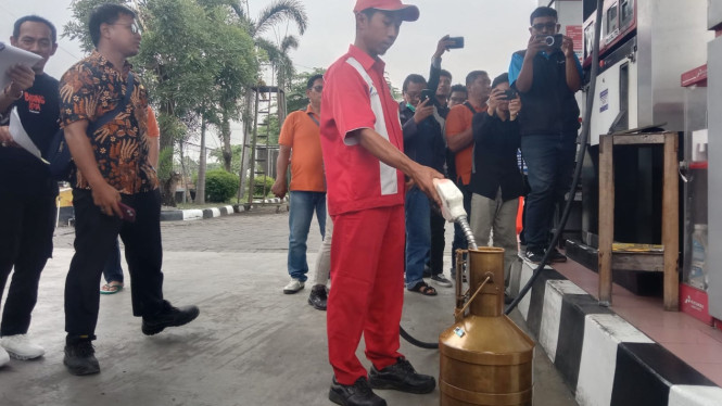 Disperindag Mengecek SPBU di Lamongan.