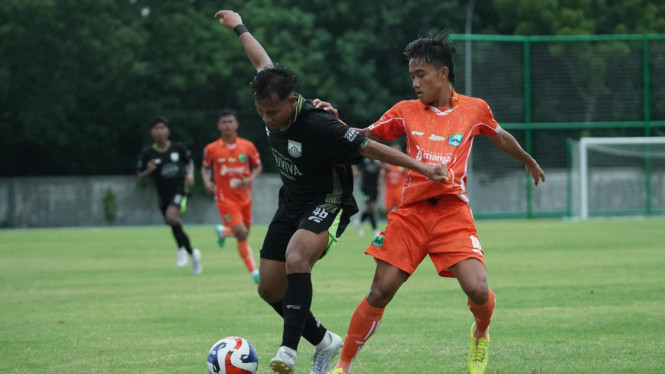 Gresik United Vs Persekabpas.