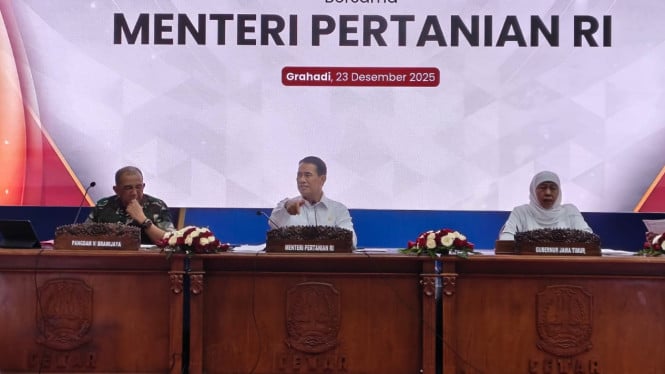 Rapat Koordinasi Mentan Amran di Gedung Grahadi.
