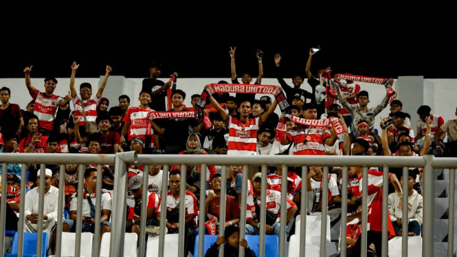 Suporter Madura United.