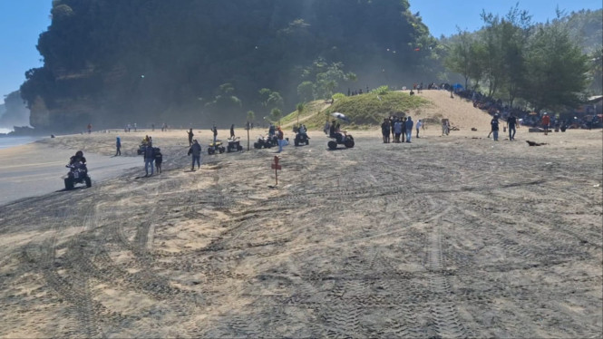 Suasana Pantai Dlodo Tulungagung dekat dengan JLS.