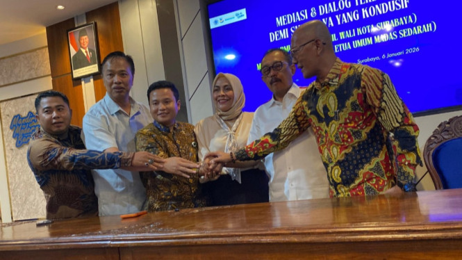 Mediasi antara Wawali Armuji dan Ormas Madas di Unitomo Surabaya.