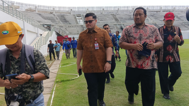 Mas Dhito Meninjau Stadion Gelora Daha Jayati.