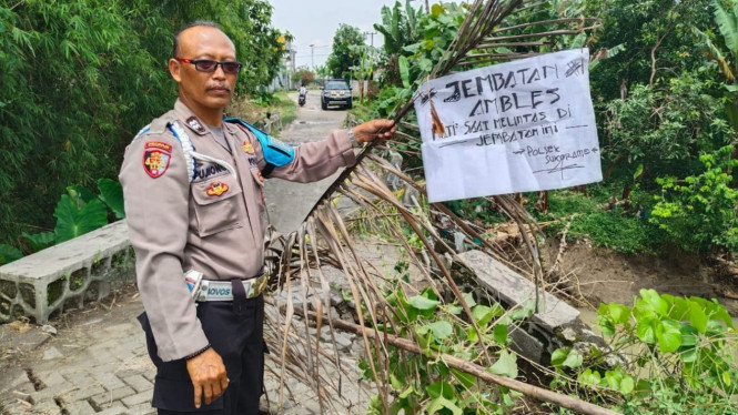 Jembatan Amblas di Lamongan.