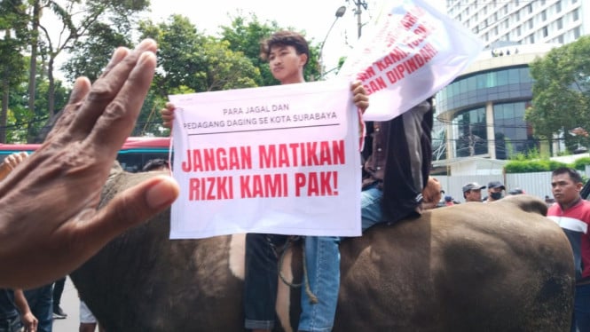 Demonstrasi di Surabaya