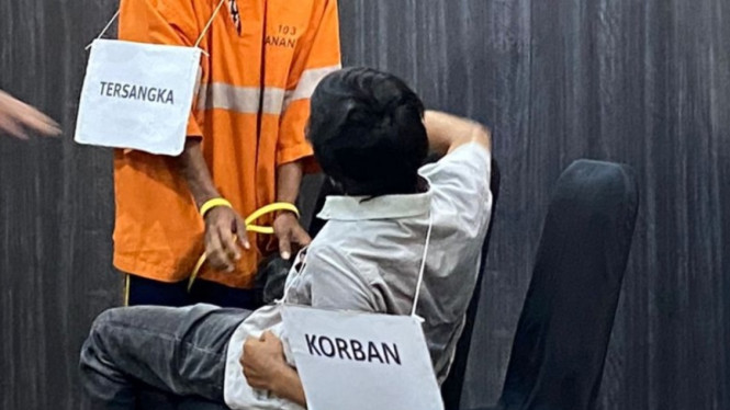 Rekonstruksi pembunuhan wanita open BO di Malang.