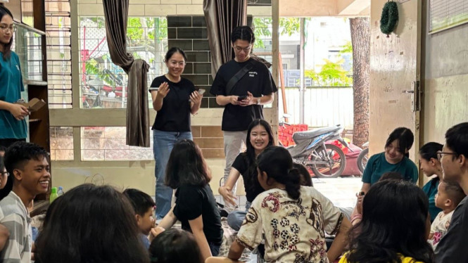 Aktivitas Claus for a Cause di Surabaya.
