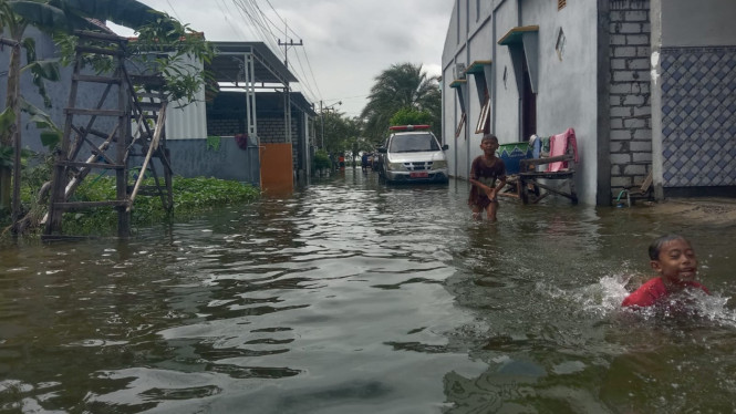 Banjir Menggenangi Rumah Warga.