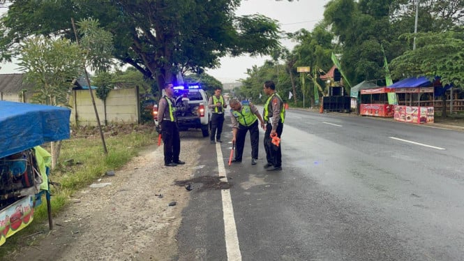 Polisi di TKP Kecelakaan.