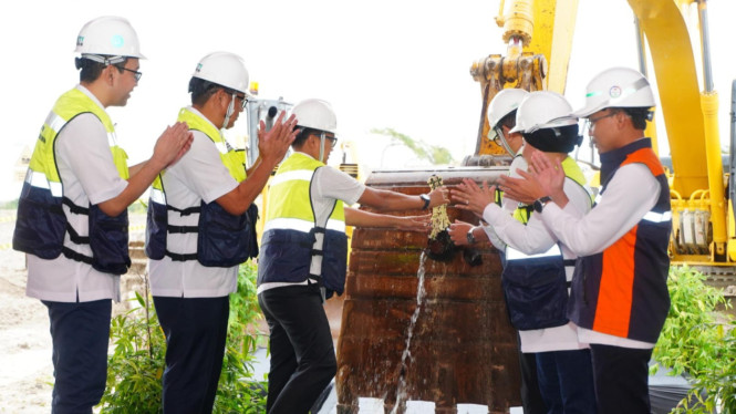 Proyek pembangunan tangki asam sulfat Petrokimia Gresik