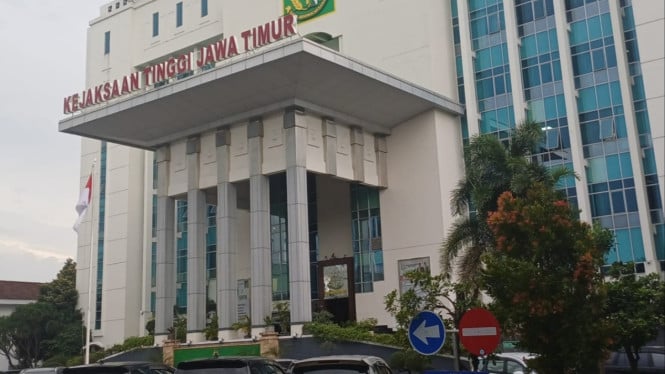 Kantor Kejaksaan Tinggi Jawa Timur di Surabaya.