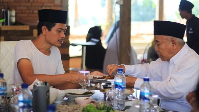 KH Asep Saifuddin Chalim (kanan) bersama KH Imam Jazuli atau Imjaz.