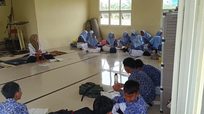 KBM siswa SMP Negeri 60 Surabaya dipindah ke Mushola