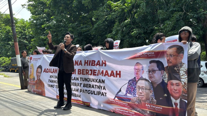 Unjuk rasa di Pengadilan Tipikor Surabaya