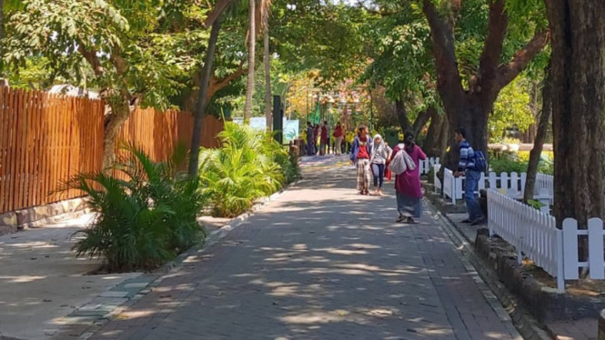 Suasana Kebun Binatang Surabaya
