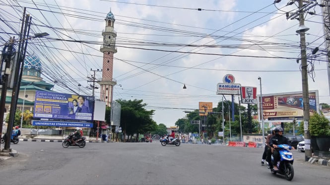 Suasana Lalu Lintas di Kota Kediri.