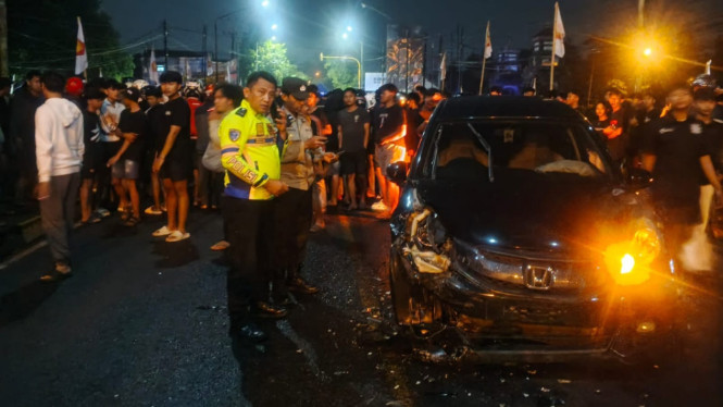 Polisi Mendatangi TKP Kecelakaan.