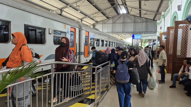 Ilustrasi Kereta Api Indonesia