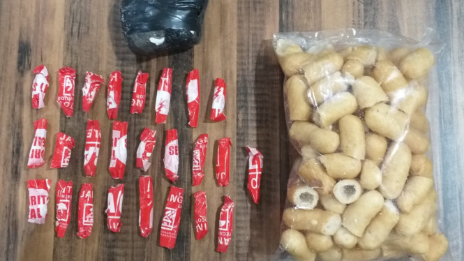 Pelaku Menaruh Narkoba di dalam Krupuk Ikan.