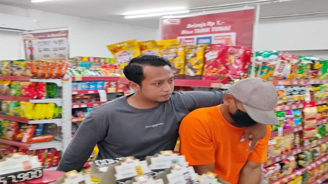 Olah TKP Pembobolan Minimarket di Mojokerto.