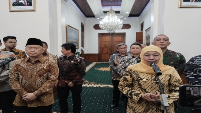Menhub Dudy dan Gubernur Jatim Khofifah Indar Parawansa.