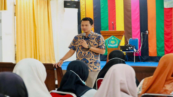 Dosen Unair Melakukan Pendampingan.