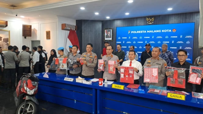 Kapolresta Malang Kota Kombes Pol Putu Kholis Aryana memimpin kasus pengungkapan narkotika