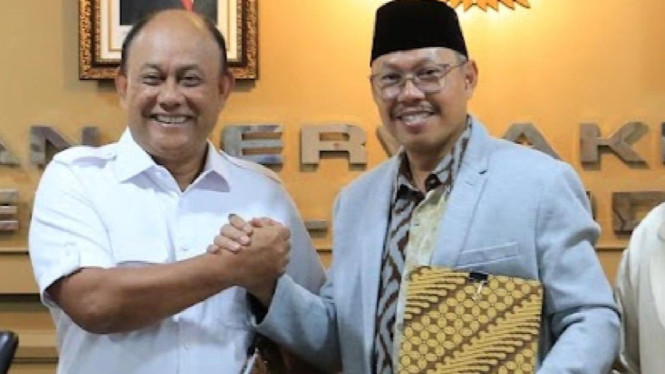 Anggota DPD RI Ahmad Nawardi (kanan).