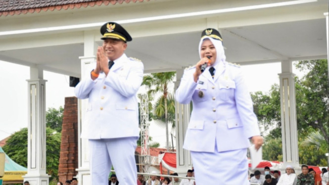 Bupati Situbondo Yusuf Rio Wahyu Prayogo dan wakilnya.