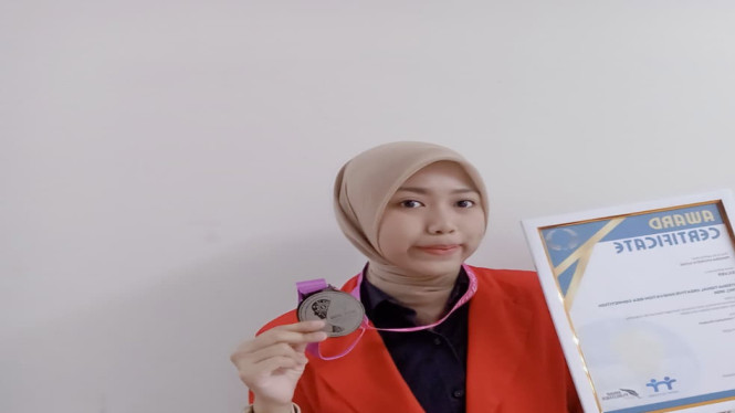 Mahasiswi Untag Surabaya, Feriona Ayurizta Iliyas