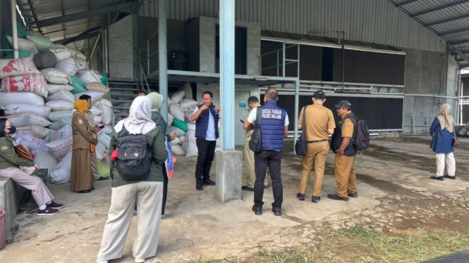 Satgas Pangan melakukan pemantauan bahan pokok di Malang
