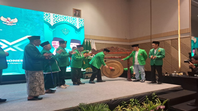 Ketum PPP Mardiono Membuka Muswil PPP Jatim.