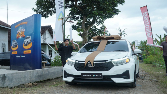 Pemenang hadiah mobil.