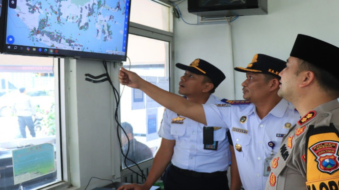 Kapolres Gresik tinjau pos pengamanan arus mudik