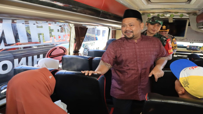 Bupati Yani Menyapa Peserta Mudik Gratis.