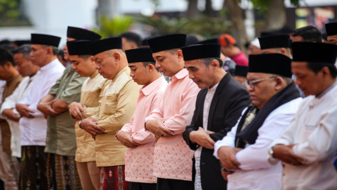 Eri Cahyadi Salat Idul Fitri 1447 H di Balaikota.